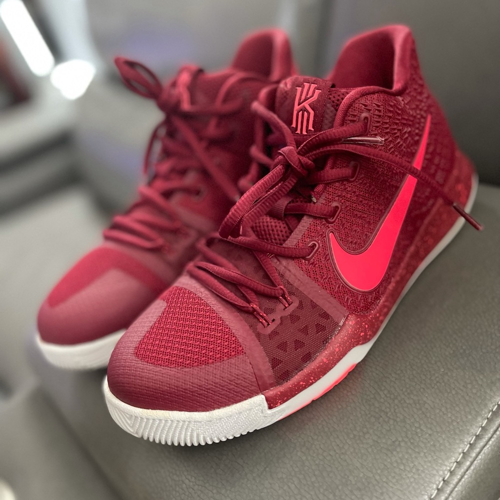 Nike Kyrie 3 “Warning Hot Punch”
M/7 New,No Box 📦